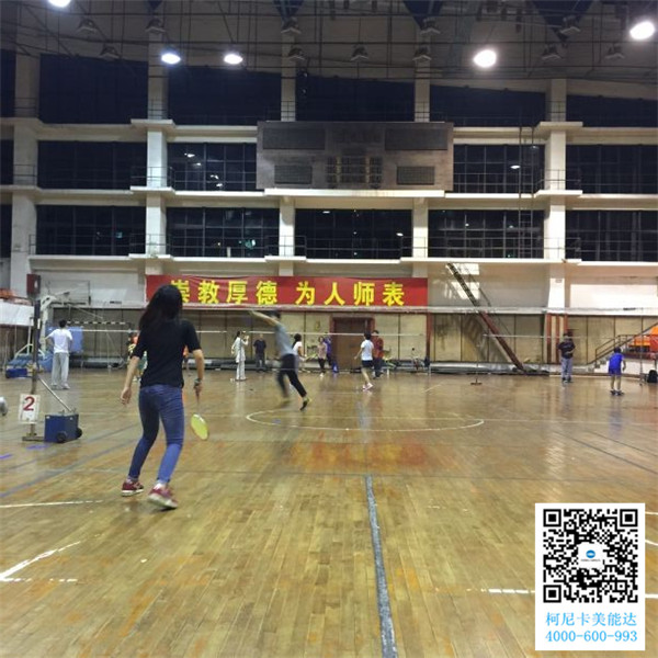 師傅跑起來(lái)接球了