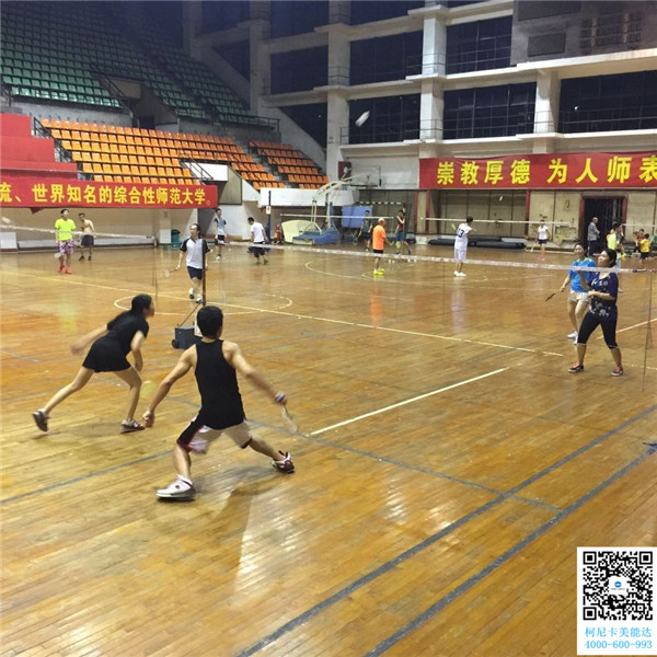 科頤辦公第三次羽毛球賽緊張進行中