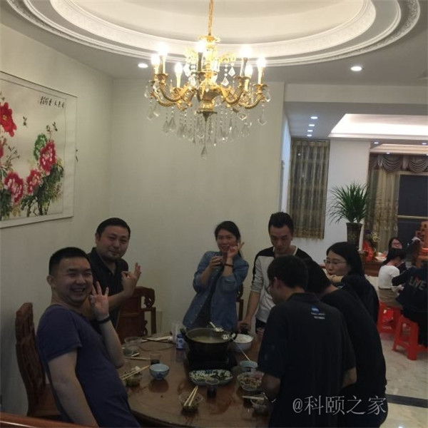 科頤家人一起吃團圓飯，并送上對大家的祝福-科頤辦公