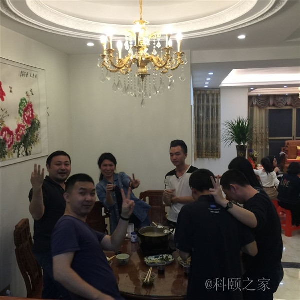 科頤家人一起吃團圓飯，并送上對大家的祝福-科頤辦公