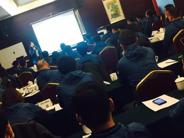 柯尼卡美能達(dá)周吉羅列介紹了KM解決方案產(chǎn)品類型和種類，幫助經(jīng)銷商伙伴們?nèi)媪私釱M產(chǎn)品-科頤辦公分享