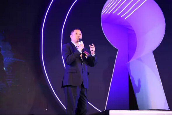 鐘登根副總經理發(fā)表主題演講： 破繭成蝶，創(chuàng)啟新生-科頤辦公分享