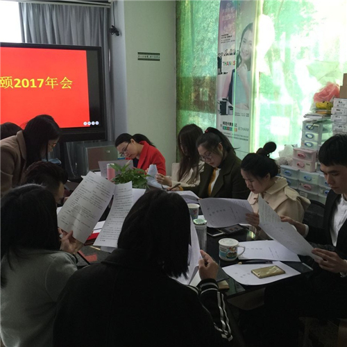 簽合同咯 來年繼續(xù)加油! 簽合同咯 來年繼續(xù)加油!